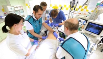 Die Behandlung von Unfallverletzen ist Teamwork: ein gutes Beispiel für die...