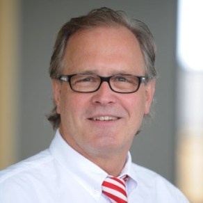 Prof. Dr. med. Werner J. Kasper, Chefarzt der Klinik für Unfallchirurgie und...