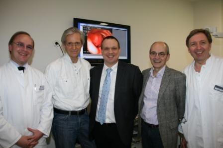 In der neuen Endoskopie im Krankenhaus Süd (v.l.n.r.) Dr. Sven Eisold, Dr....