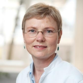 Chefärztin Dr. med. Sybille Wunderlich baut eine neue Klinik für Innere...