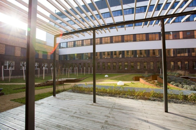 Die neue Terrasse für Patienten der Strahlentherapie am UKL (Foto: Stefan...