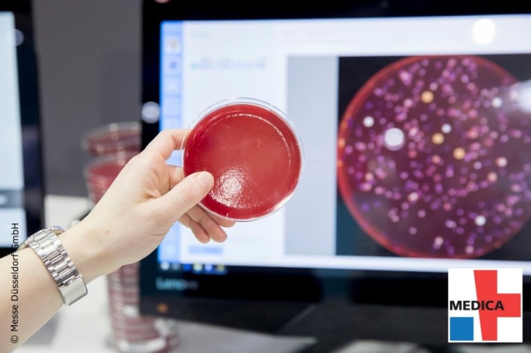 Digitalisierung von Zellkulturbildern auf der Medica (Foto: Messe Düsseldorf...