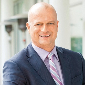 Dr. Carl Dujat, Vorstand der promedtheus AG