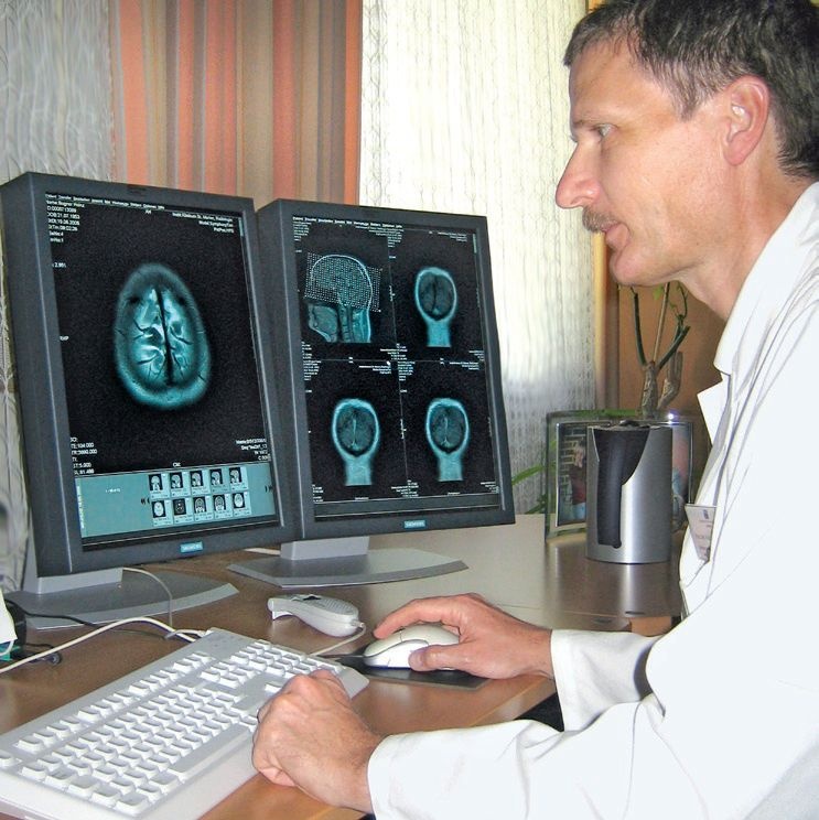 Prof. Dr. Volkher Engelbrecht, Chefarzt der Radiologie am Klinikum St. Marien...