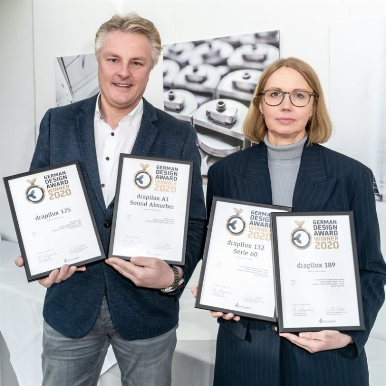 Freude über den German Design Award: Drapilux-Vertriebsleiter Hubert...
