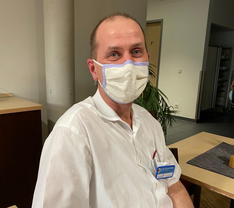 Dr. Mathias Gnielinski mit Maske