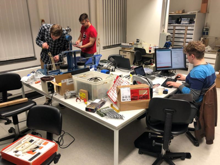 Marcus Löffler (Wiss. Mitarbeiter der WHZ), Lukas Basan (Student der...