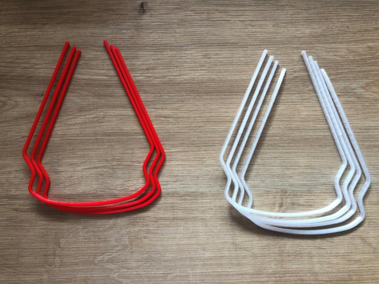 3D-Druck-Muster der Brillenbügel aus PLA und PC. Foto: Fraunhofer IPA