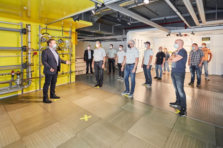 Fester Bestandteil jedes Seminars ist bei Viega der Besuch der Ausstellung –...