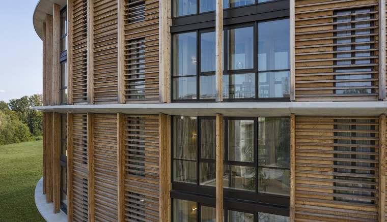 Der kreisförmige Grundriss gewährt Ausblick in die Natur von jedem...