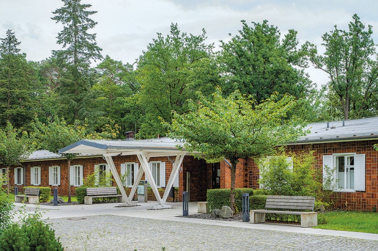 Das ehemalige Ausweichkrankenhaus wurde bis 1998 als Bezirksklinik für...