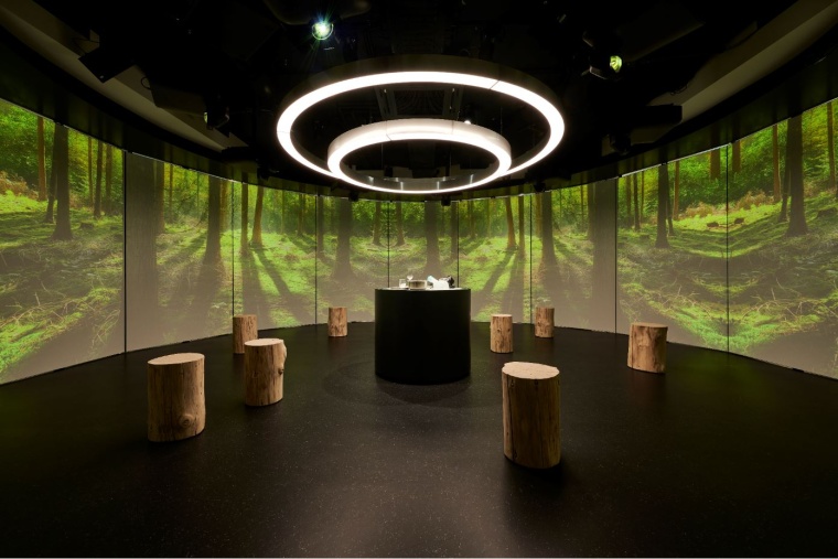 Im Experience Center erleben die Gäste die Unternehmensgeschichte emotional...