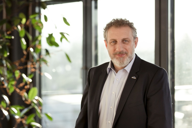 Georgios Kampisiulis Kemmler ist Vorsitzender der Geschäftsführung. Der...