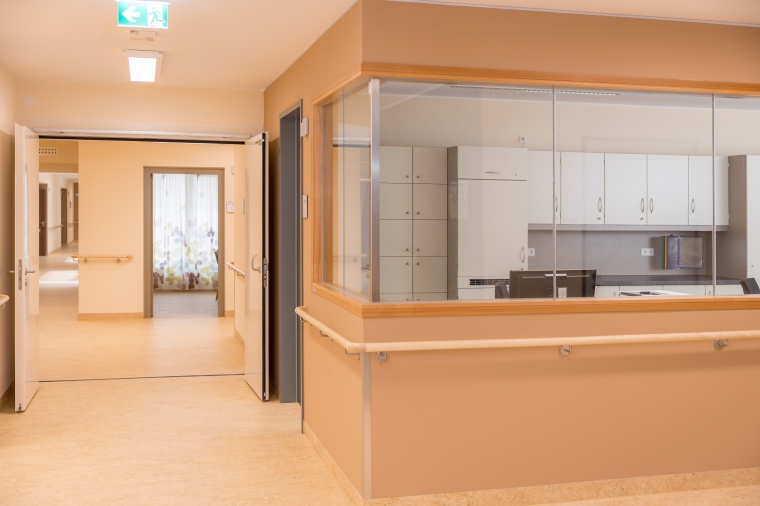 Möglichst viel Tageslicht wird in die Flure und Aufenthaltszonen im Inneren...