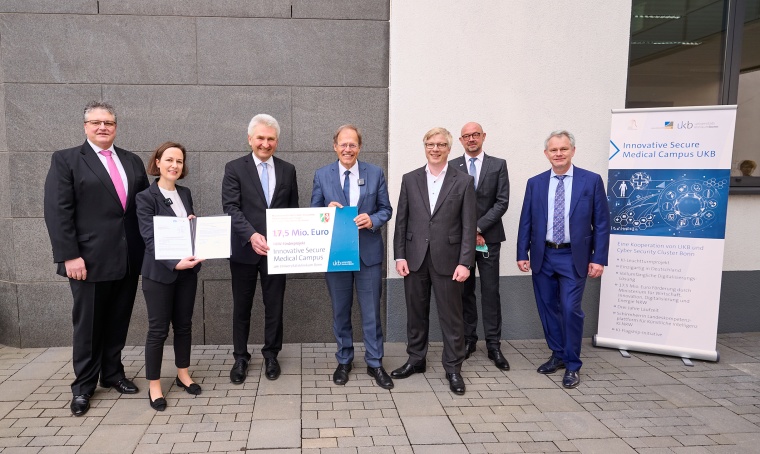 (v.l.) Dirk Backofen, Deutsche Telekom/T-Systems, Prof. Ulrike Attenberger,...