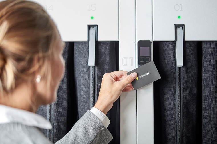 Einfache Bedienung der Schließtaschen dank RFID Leser, Foto: Zippsafe
