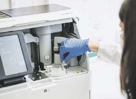 Der Fuji Dri-Chem-Analyser FDC NX600 erhebt sämtliche Notfallparameter aus dem...