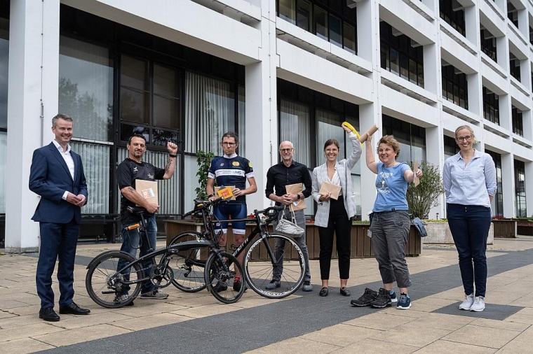 Übergabe der Preise (v.l.): Dr. Sebastian Schulten (Leiter Geschäftsbereich...