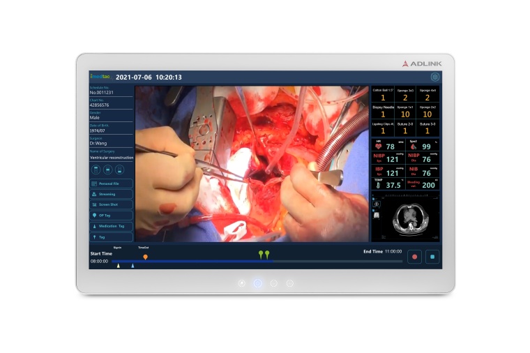 Der mit OP-Handschuhen bedienbare PCAP-Multitouch-Panel mit vier integrierten...