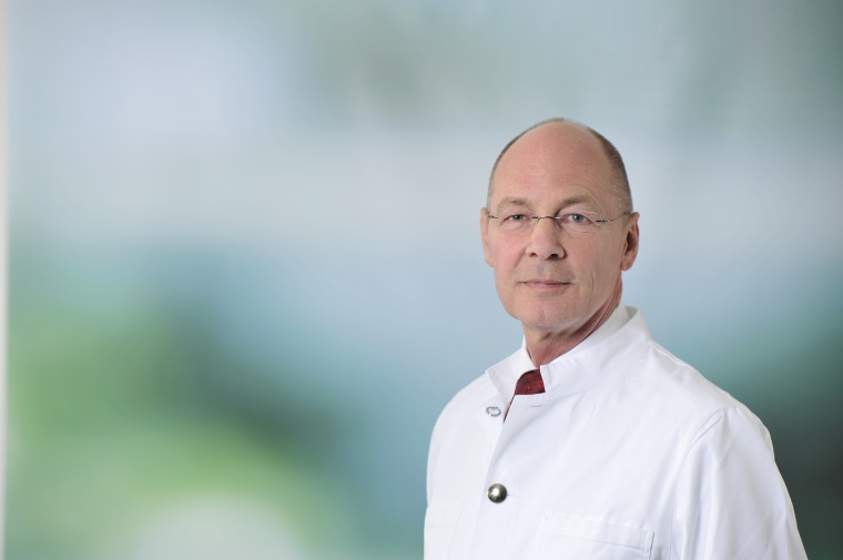 Dr. Ralph U. Mletzko, Chefarzt der Klinik für Innere Medizin und Kardiologie...