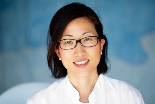 Privatdozentin Dr. Mia Kim, Chefärztin für Koloproktologie in der München...
