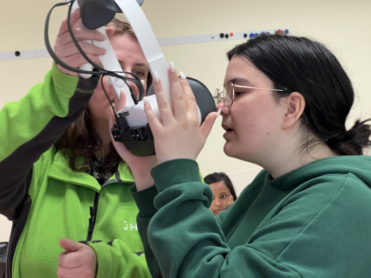 Schülerin Jessica Runge, Helios Bildungszentrum Wiesbaden „Mit der VR-Brille...