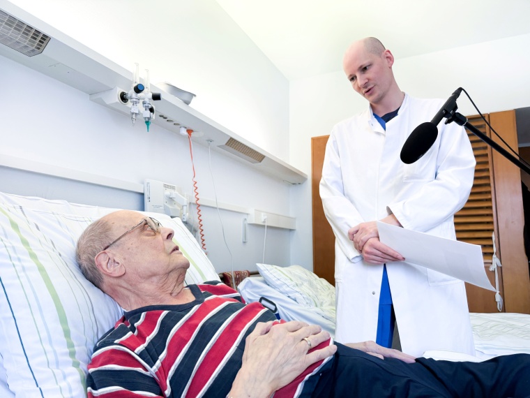 Patient Horst S. und Studienleiter Priv.-Doz. Dr. Felix Hohendanner Foto: Maier...