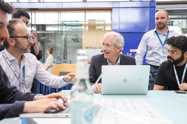 Intensiver Austausch über die Medizin von morgen. Mitte: Prof. Dr. Dr. h.c....