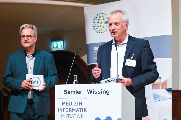 Sebastian C. Semler, Leiter der Koordinationsstelle der MII, und Dr. Frank...