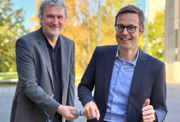 Neuer Präsident im Amt: Professor Markus Gosch (l.) reicht den Staffelstab an...