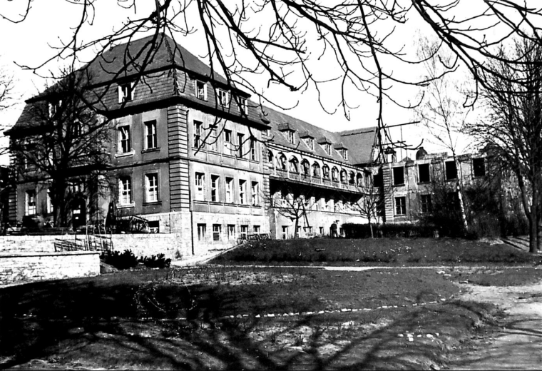 Kinderklinik: Die Säuglinge waren bereits 1921 in die Chirurgie und Innere des...