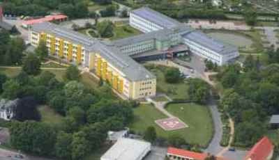 Das Wolgaster Krankenhaus aus der Vogelperspektive. Auch in den kommenden...