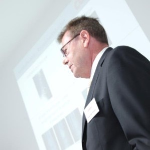 Hans Dieter Rössler Vorstandsvorsitzender der curasan AG bei der Eröffnung...