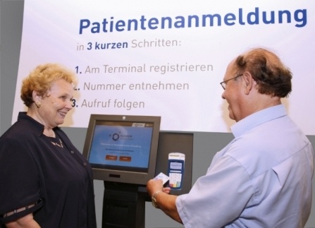 Bequem und einfach zu bedienen – der Patienten-Check-In von NCR am Klinikum...