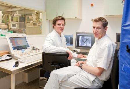 Dr. Tim Lankisch und PD Dr. Jochen Wedemeyer, MHH-Klinik für...