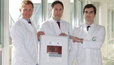 Das Pankreas-Kompetenzteam mit dem Zertifikat (v.l.n.r): Oberarzt PD Dr. Stefan...