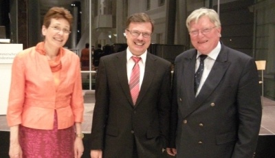 Dr. Berta Moritz, Leiterin des CESAR-Zentralbüros, Preisträger Prof. Thomas...