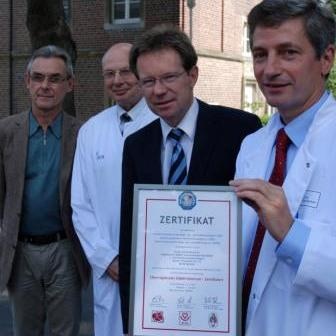 Freuen sich über die Zertifizierung als „Überregionales EMAH-Zentrum“:...
