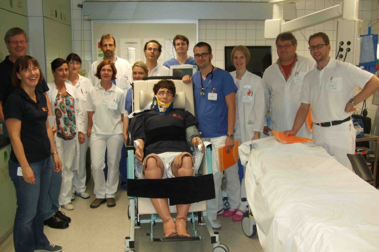 Mit einem Schockraum-Simulationstraining perfektionieren Mitarbeiter des...