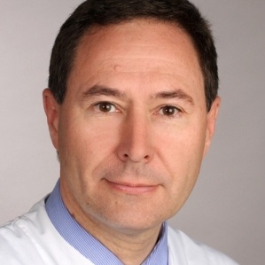 Prof. Dr. Hans J. Schlitt, Direktor der Klinik und Poliklinik für Chirurgie am...