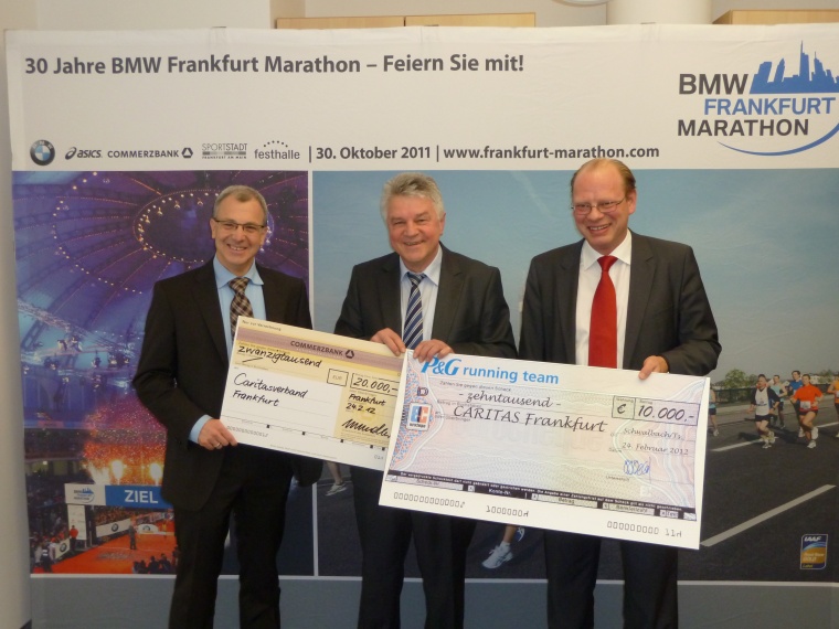 von links nach rechts: Renndirektor Jo Schindler, Caritas-Direktor Hartmut...