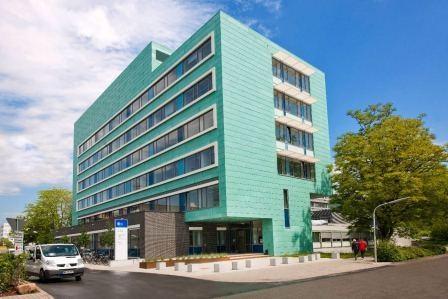 Nach nur 18 Monaten Bauzeit bezieht die größte universitäre Pathologie in...