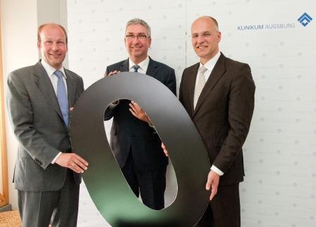 Landrat Martin Sailer (Vorsitzender des Verwaltungsrates), Klinikum-Vorstand...