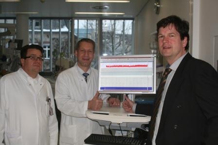 Einführung der Elektronischen Patientenakte: (v.l.n.r.) Dr. Tobias Bingold,...