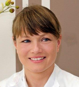 UKJ-Expertin Dr. Cornelia Scheungraber bei einer Beratung während der...