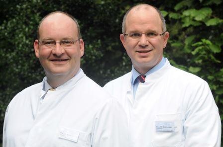 Seit 1.8.2013 leitet Prof. Steinsträßer (re.) die Klinik für Plastische,...