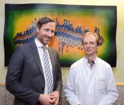 Priv.-Doz. Dr. med. Gunther Klautke – hier mit Geschäftsführer Dipl.-Oec....