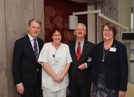 Cord Meyer, Hauptgeschäftsführer, Stationsleitung 4e Ingrid Delater,...