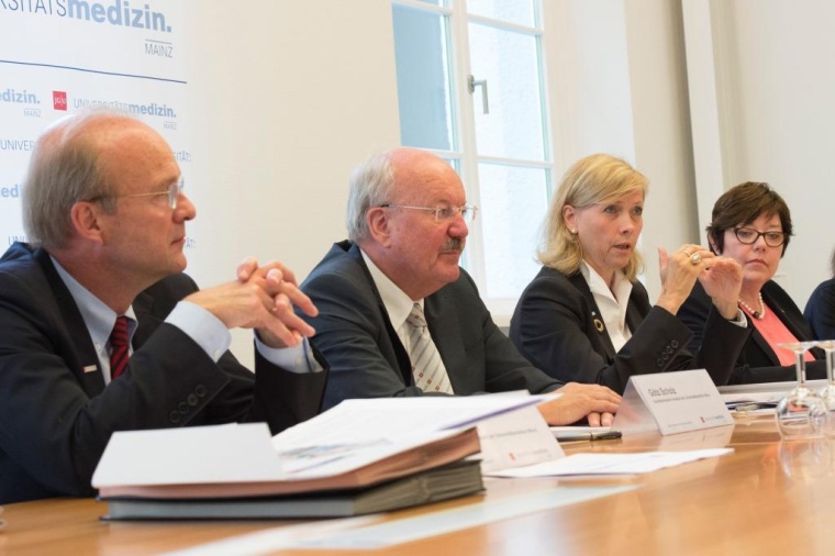 Der Vorstand der Universitätsmedizin Mainz, Univ.-Prof. Dr. Ulrich...