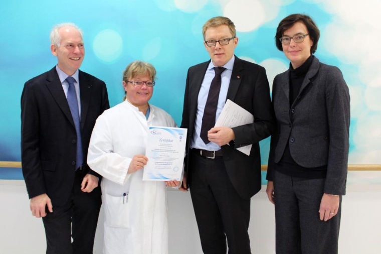 Prof. Dr. Torsten Zuberbier, Vorstand DGAKI, Prof. Dr. Bettina Wedi,...